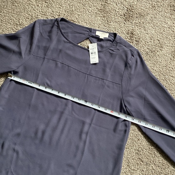 NWT Loft Polyester Blouse in Gray - Medium Petite - Picture 5 of 7